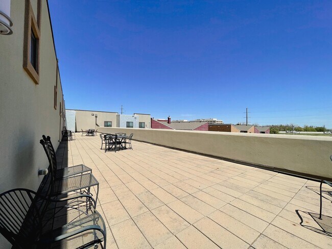 Building Photo - 444 N Central Ave