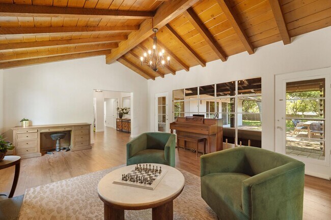 Building Photo - La Canada 4-Bedroom Home | Large Lot, Updated Kitchen, EV Charger