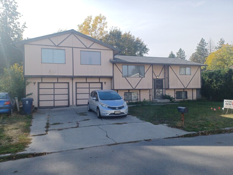 Building Photo - 3912 E Hartson Ave