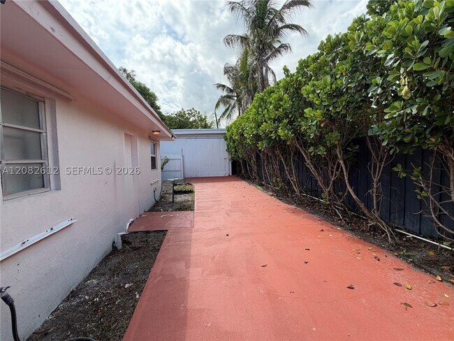 Building Photo - 4265 NW 5th Ave