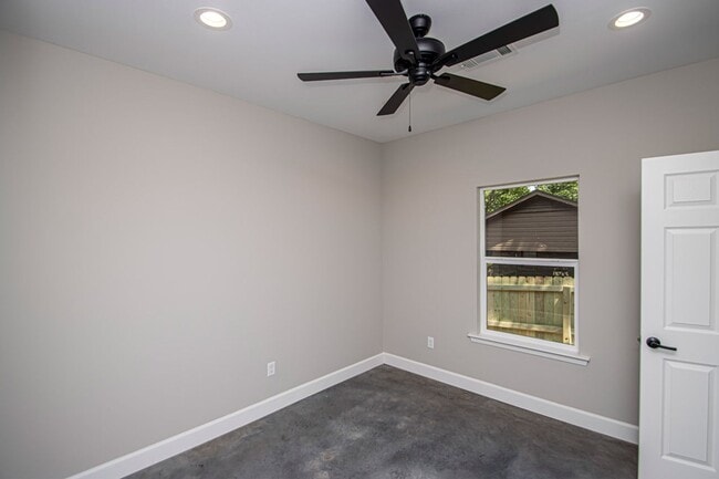 Building Photo - 1621 Wilson Rd