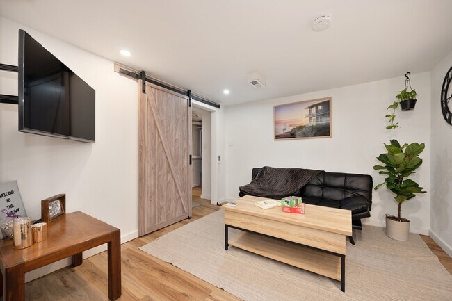 Building Photo - 1221 N A St