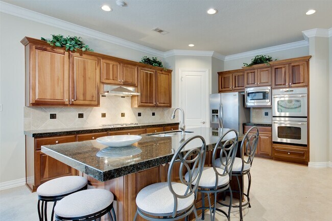 Building Photo - 2011 Flower Garden Ln