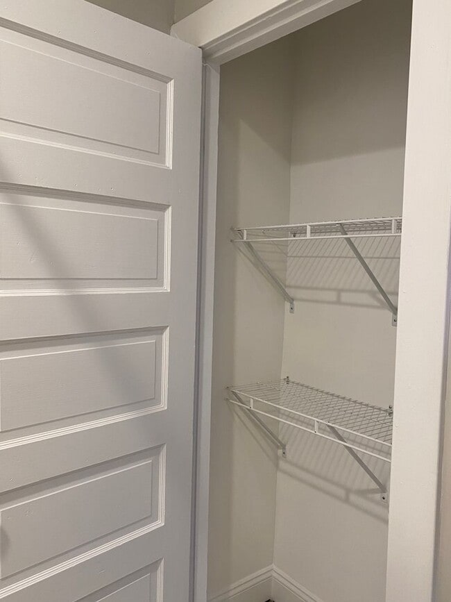 Building Photo - Renovated Hill Home for Rent!