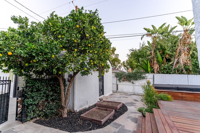 Building Photo - 640 E Valencia Ave