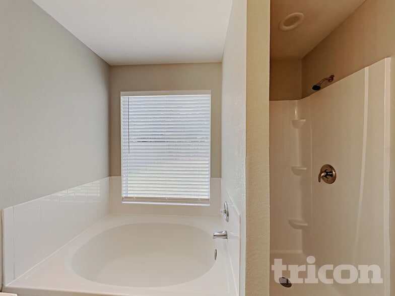 Building Photo - 4704 Provence Dr