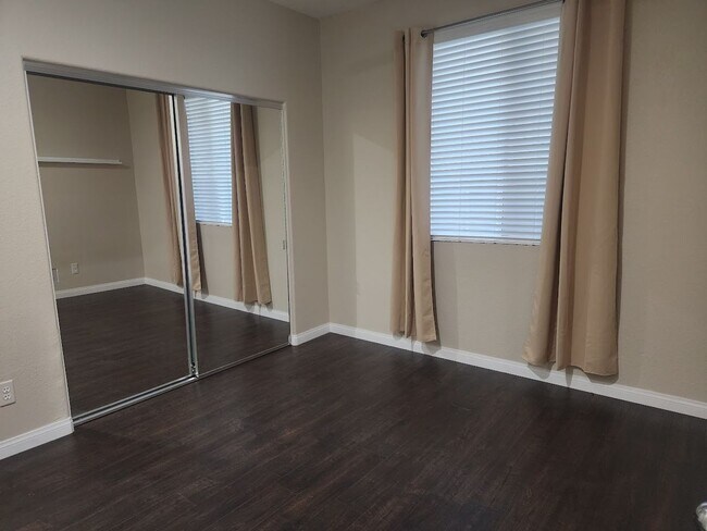 Building Photo - 4 Bedroom Single Level Home in Redhawk wit...