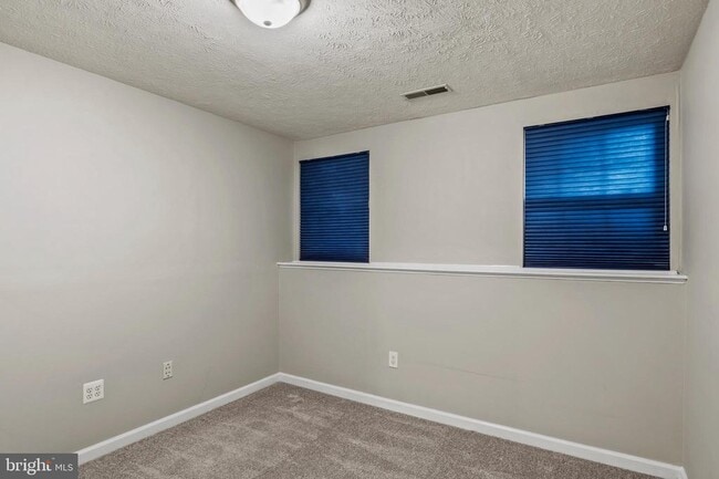 Building Photo - 8755 Thornbrook Dr