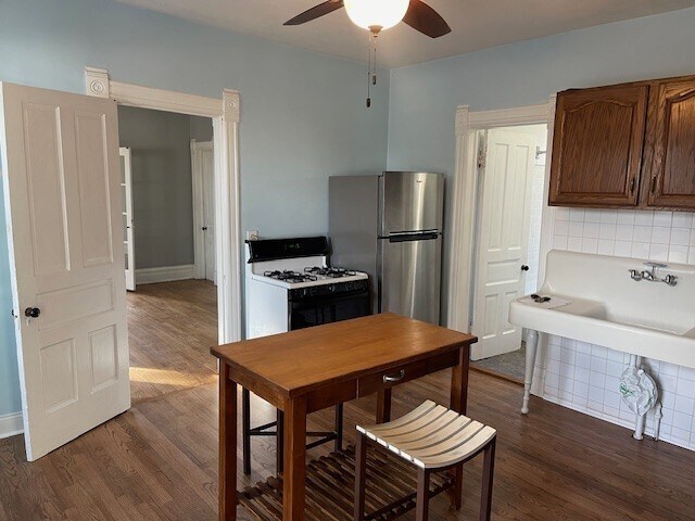 Building Photo - 122 Elgin Ave