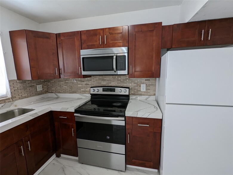 Primary Photo - 2456 NW 52nd Ave