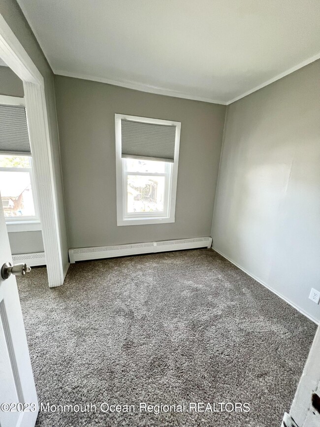 Building Photo - 614.5 Ocean Park Ave