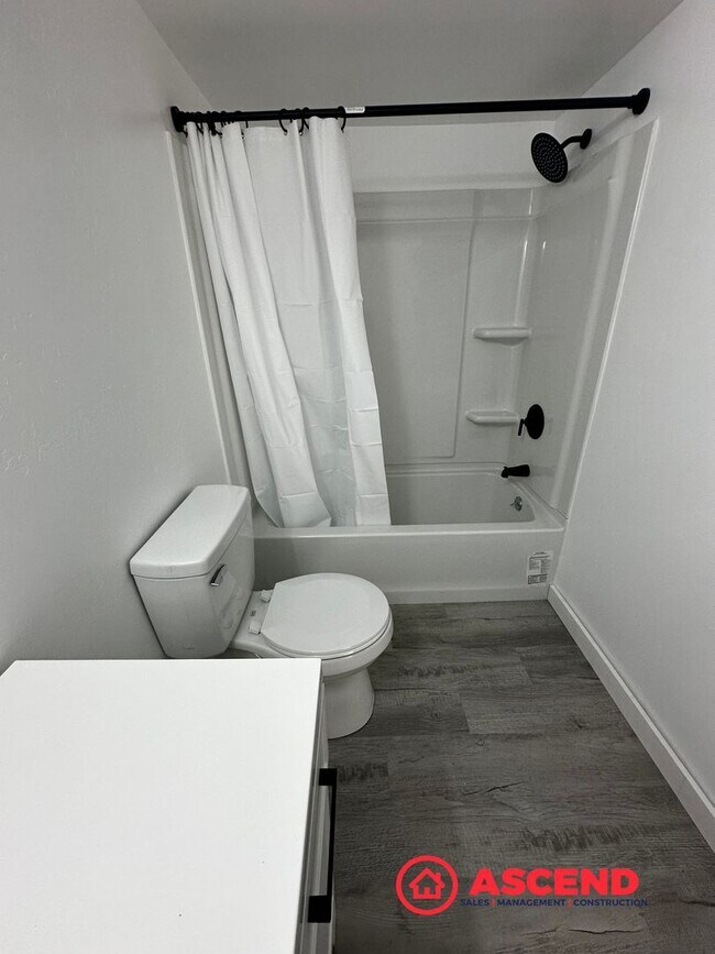 Building Photo - Charming Condo Located in HOA!