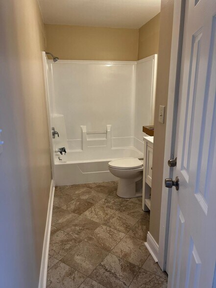 Building Photo - 10102 Main St