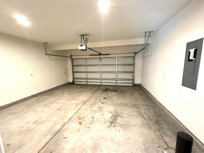 Building Photo - 11148 Comiskey Ln