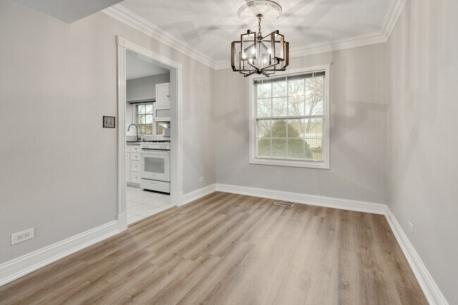 Building Photo - 3245 Gresham Ln E