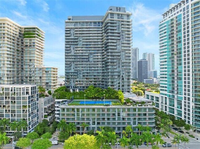 Building Photo - 121 NE 34th St