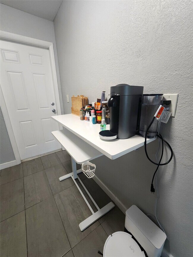 Building Photo - 620 SW 10th St