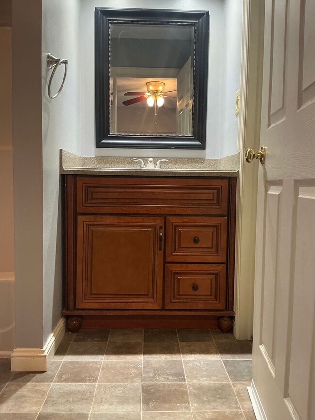 Building Photo - Townhome - 3 Bedroom/ 2.5 Bathroom - Avail...