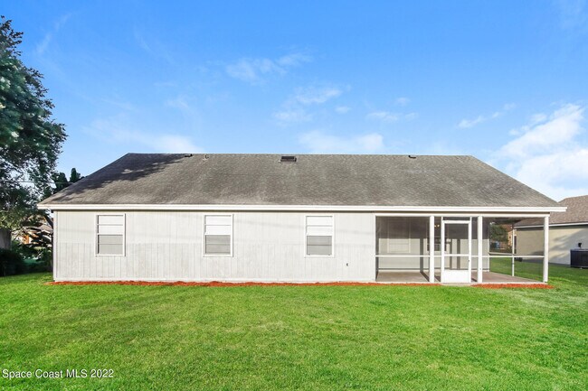 Building Photo - 1366 Whaling Ave SE