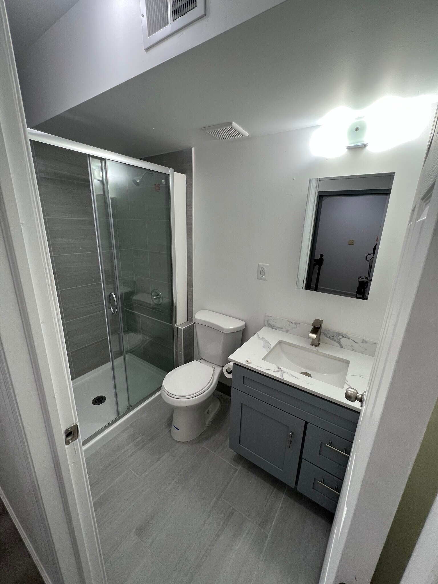 Building Photo - 1025 Buttonwood St