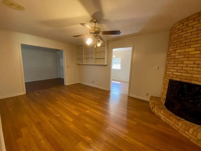 Building Photo - LARGE | 3 Bed | 2 Bath | Midtown Tulsa