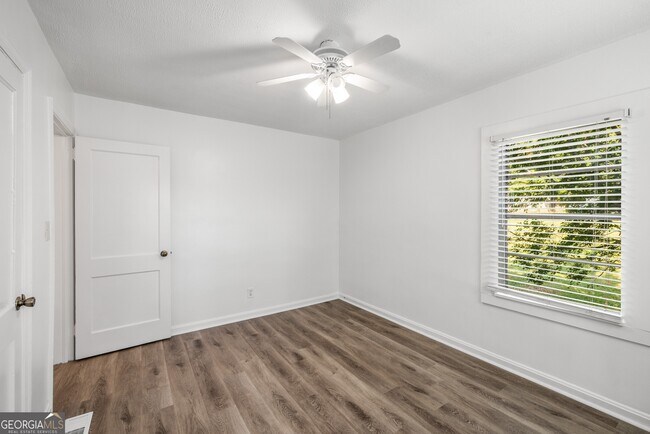 Building Photo - 1801 Crestridge Dr SE