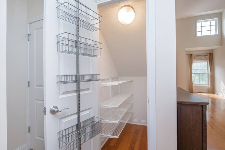 Building Photo - 517 N Park Ave