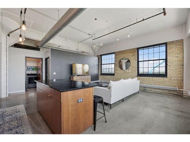 Building Photo - 730 Stinson Blvd NE