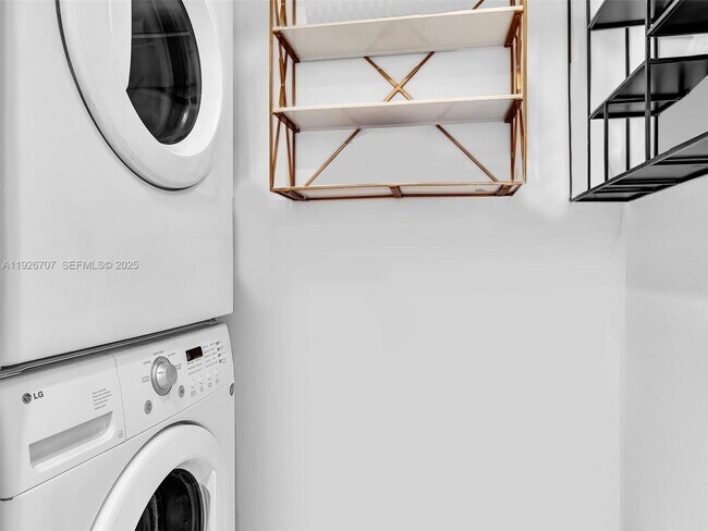 Building Photo - 650 West Ave