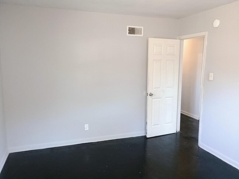 Building Photo - 1219 E Cherry St