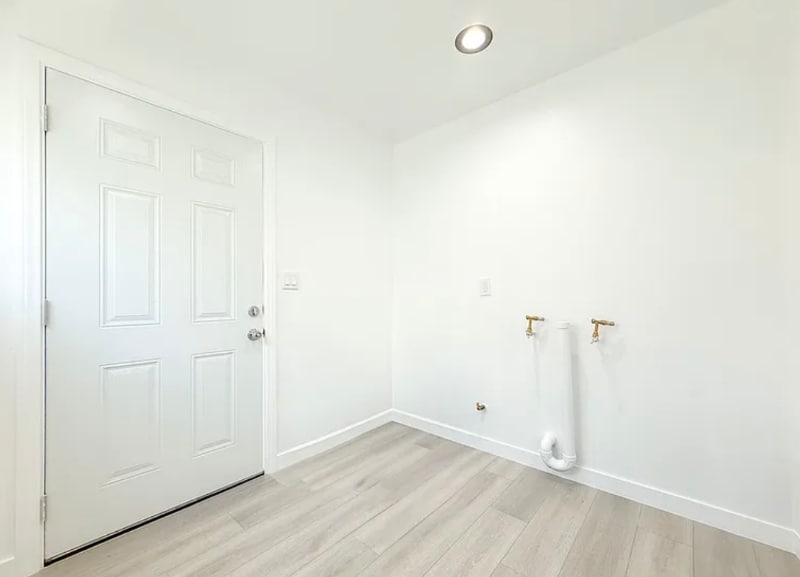 Building Photo - 518 N Wilmington Ave