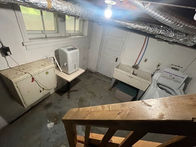Building Photo - 3 Bedroom, 2 Bath House