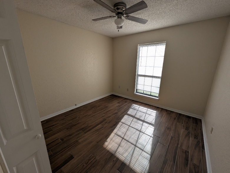 Building Photo - 2319 Whitney Dr