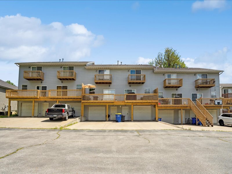 Building Photo - 523 Potter St