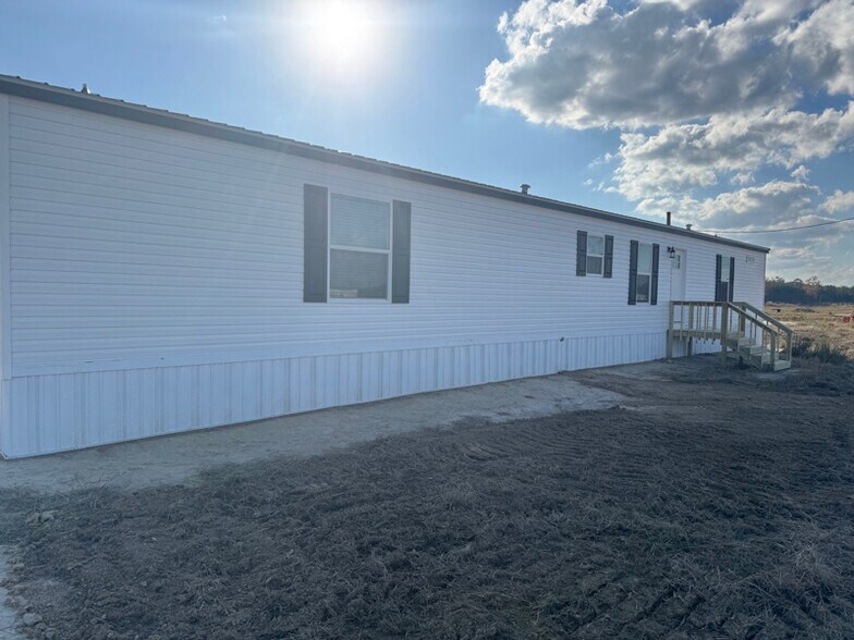 Building Photo - 350 Patriot Ln