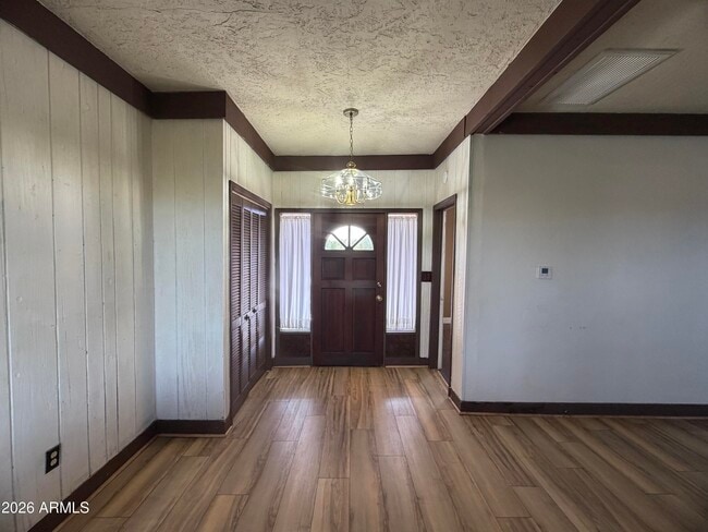 Building Photo - 1328 E Maddock Rd