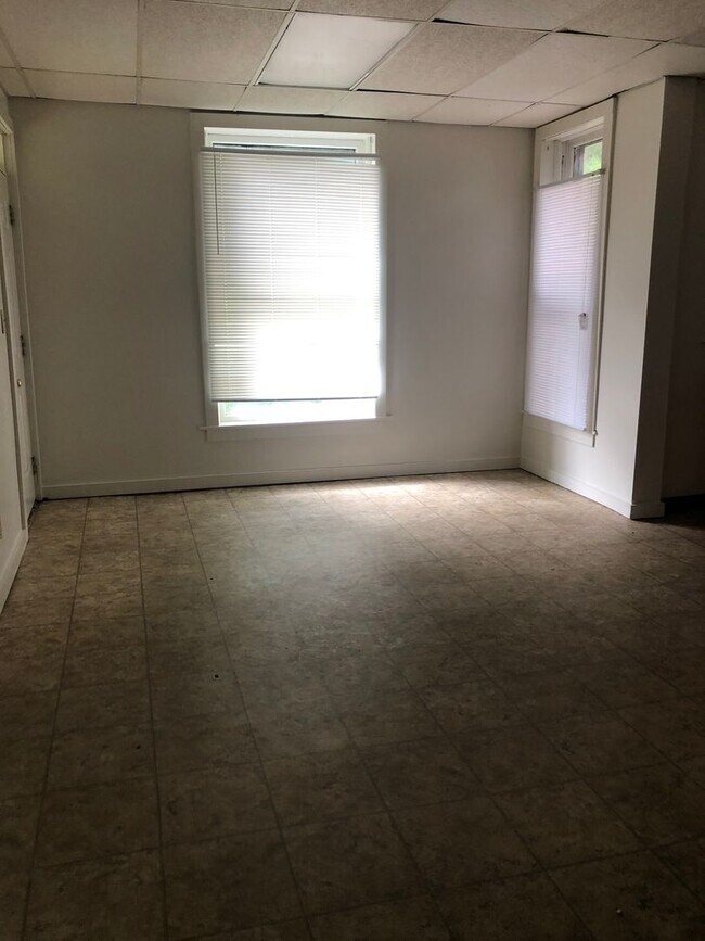 Building Photo - 1115 N College Ave