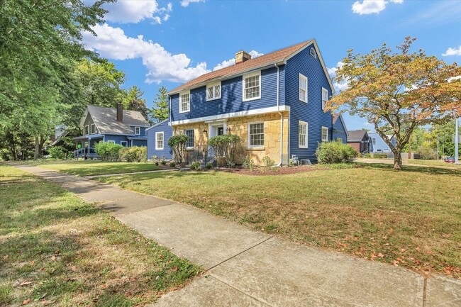 Building Photo - 1212 W Healey St