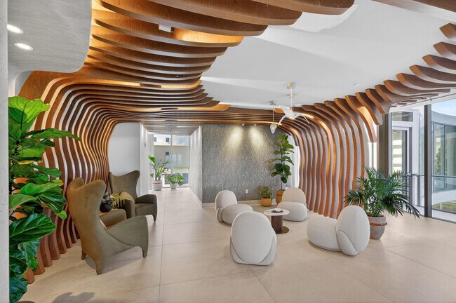 Building Photo - 700 NE 24th St