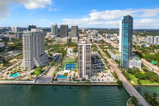 Building Photo - 600 NE 36th St