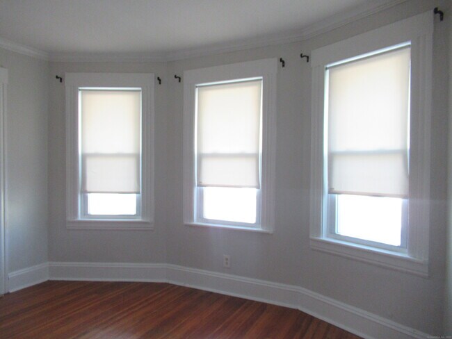 Building Photo - 783 Brewster St