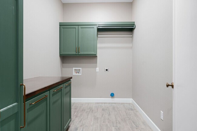 Building Photo - 405 Waggoner Ln