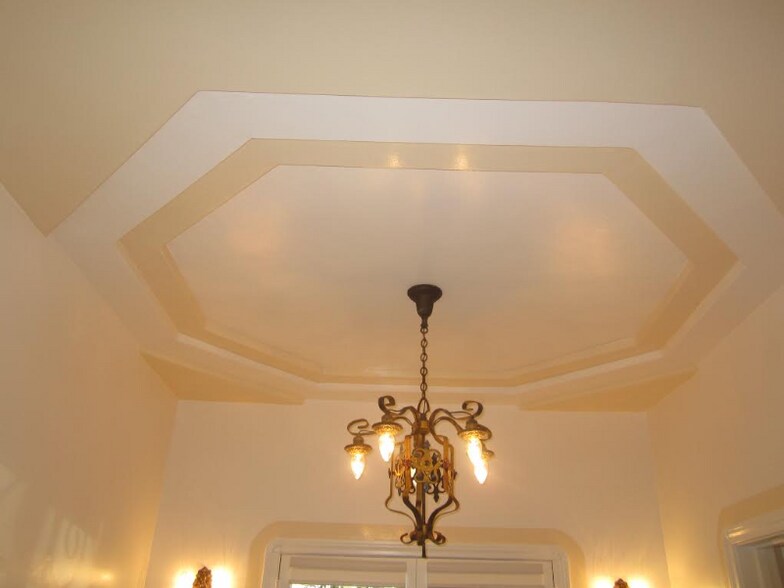 Building Photo - 325 Cochran Ave