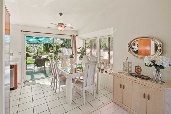 Building Photo - Wonderful Single Story Home with Great Yard in Santa Clarita!