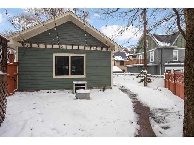 Building Photo - 2012 W Laurel Ave