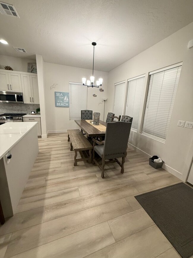 Building Photo - 663 Juniper Hill Dr