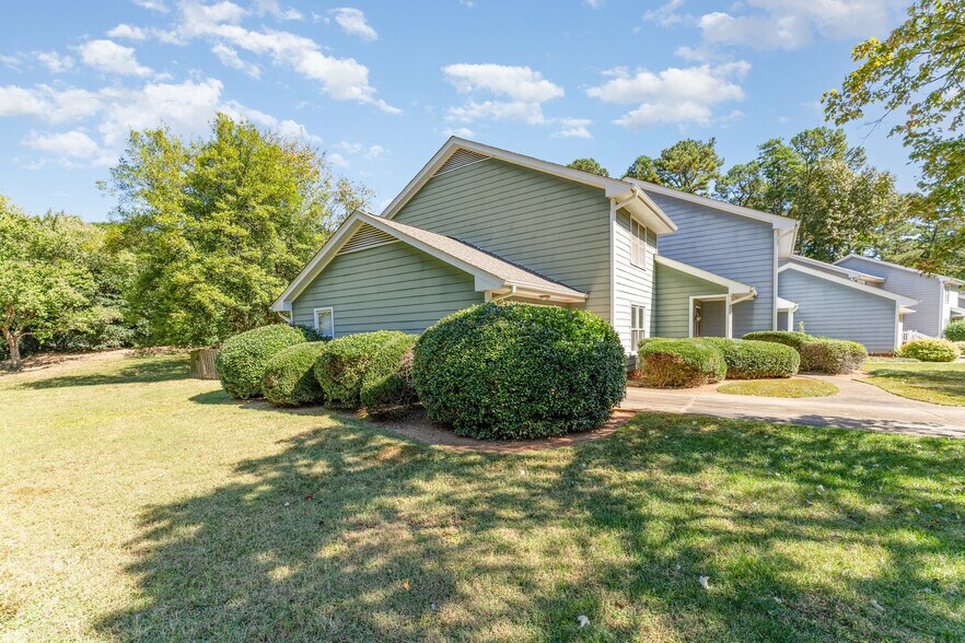 Building Photo - 1605 Budwood Dr