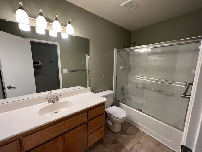 Building Photo - 3-bedroom single story in Merced!