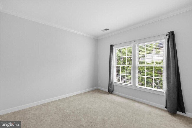 Building Photo - 271 Murtha St