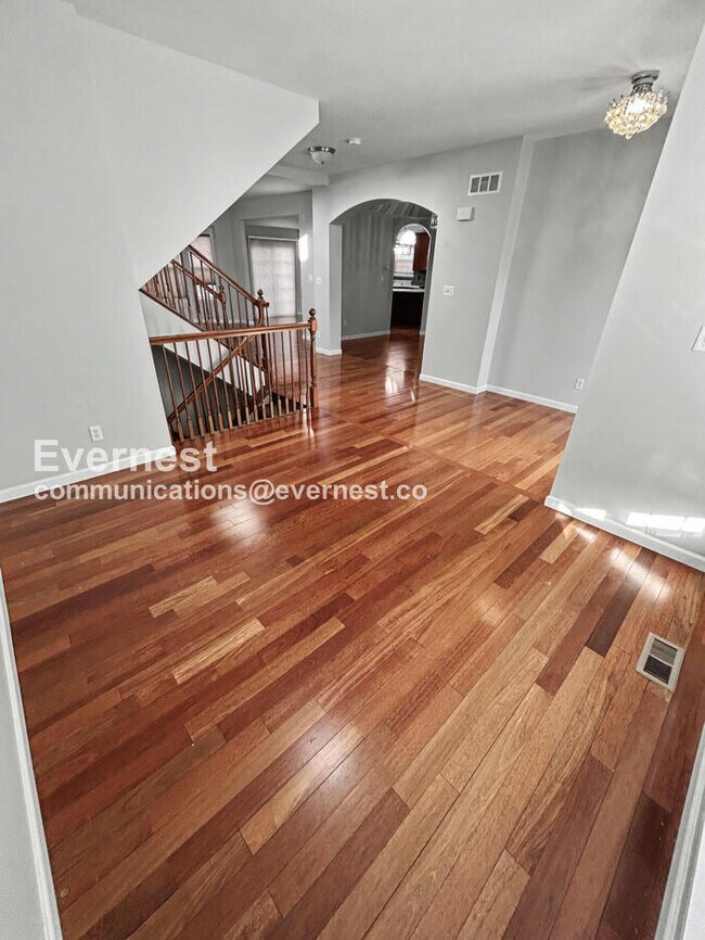 Building Photo - Limited Time Special Offer / Spacious 4-Bed Home with 2-Car Garage & Modern Amenities